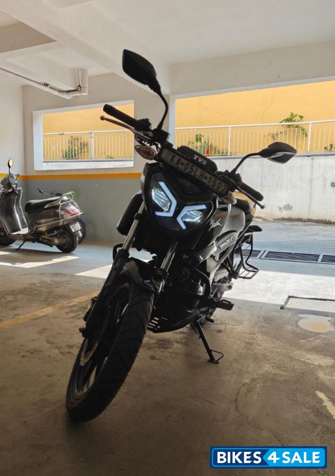 Black TVS Raider 125