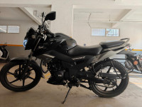 Black TVS Raider 125