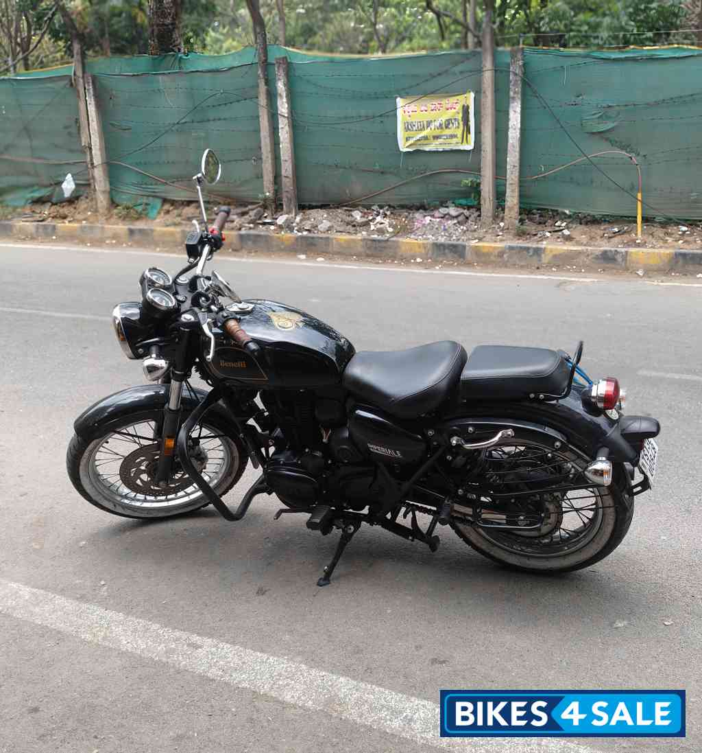 Black Benelli Imperiale 400 BS6