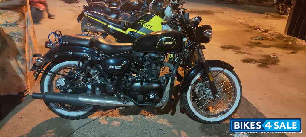 Black Benelli Imperiale 400 BS6