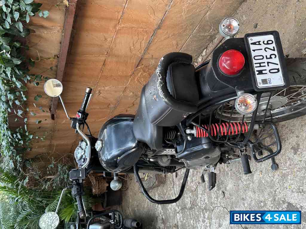 Black Royal Enfield Classic 500