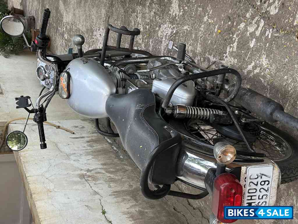 Silver Royal Enfield Bullet Electra Silver Royal Enfield Bullet Electra