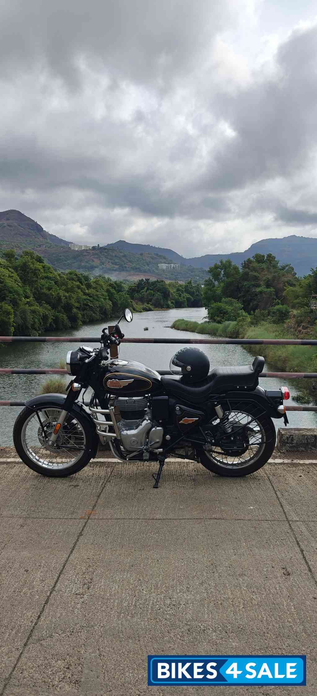 Batallion Black Royal Enfield Bullet 350 Batallion Black Royal Enfield Bullet 350