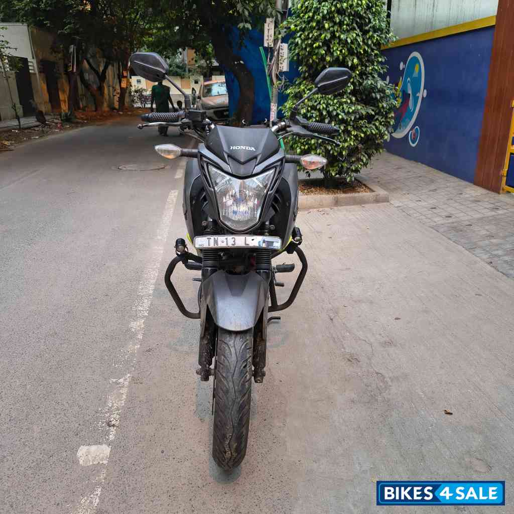 Grey Honda CB Hornet 160R