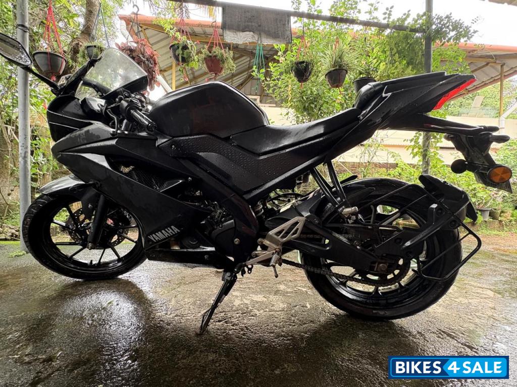 Black Yamaha YZF R15 V3 Black Yamaha YZF R15 V3