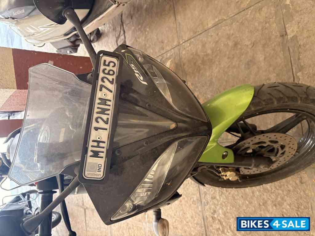 Green Black Yamaha YZF R15