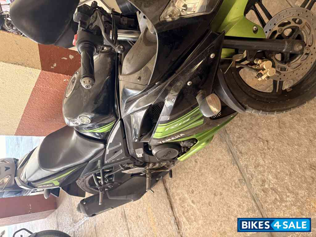 Green Black Yamaha YZF R15