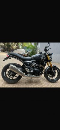 Phantom Black Triumph Speed 400