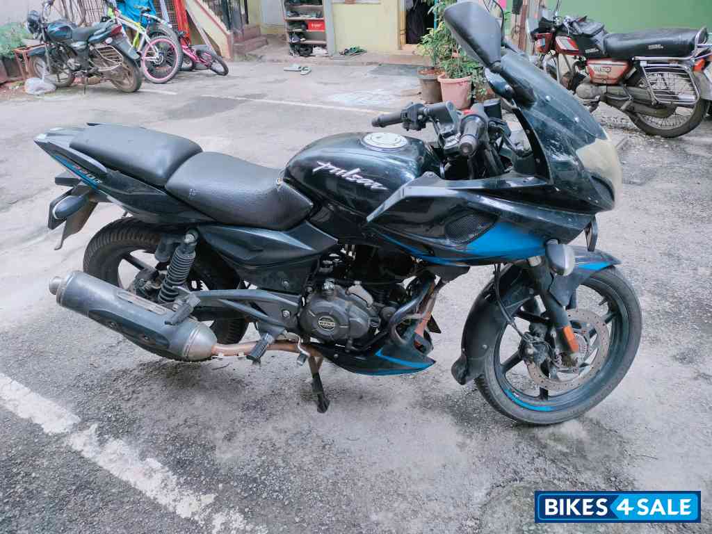 Blue And Black Bajaj Pulsar 220F BS6 Blue And Black Bajaj Pulsar 220F BS6