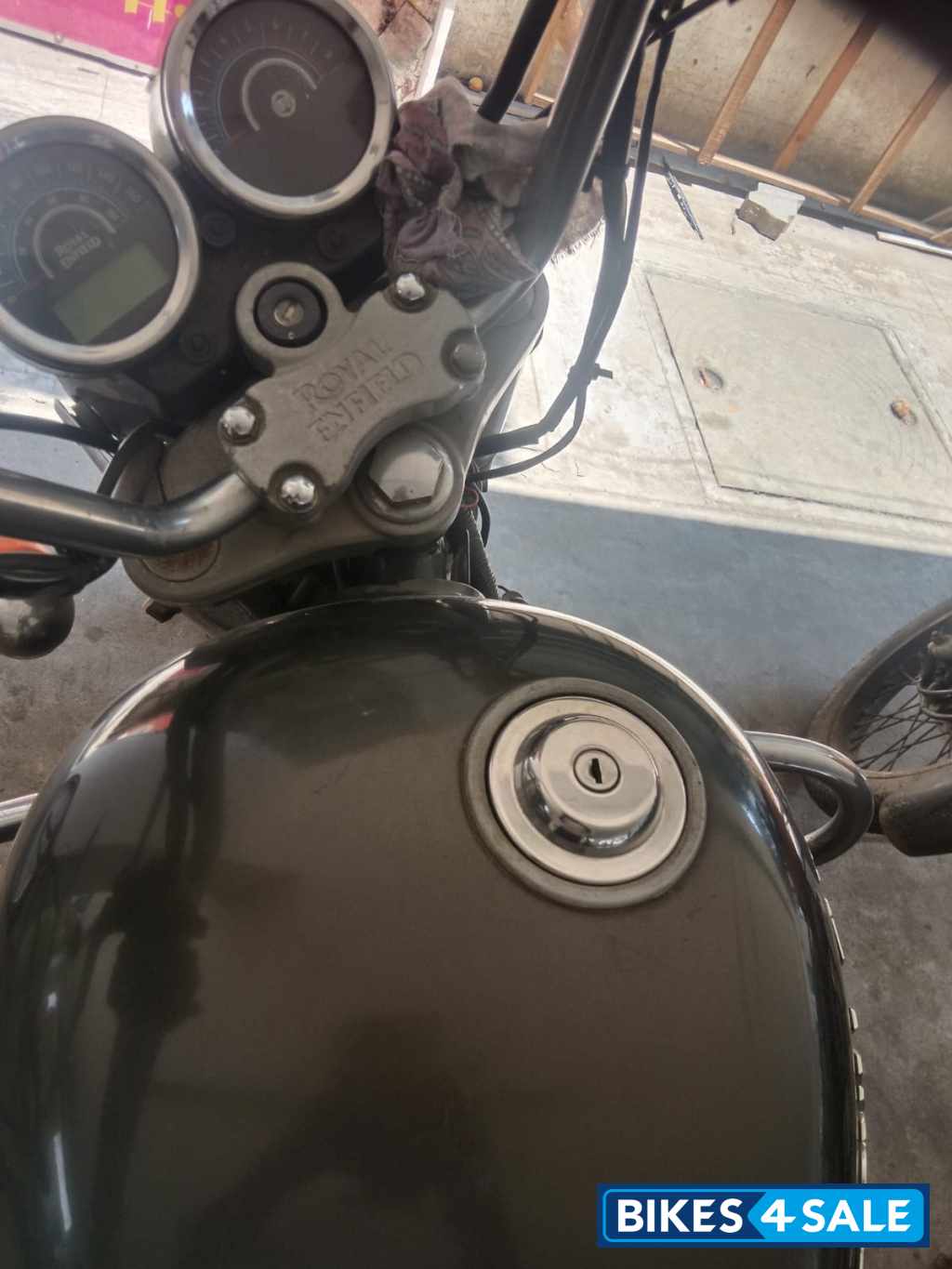 Metallic Grey Royal Enfield Thunderbird 350 Metallic Grey Royal Enfield Thunderbird 350