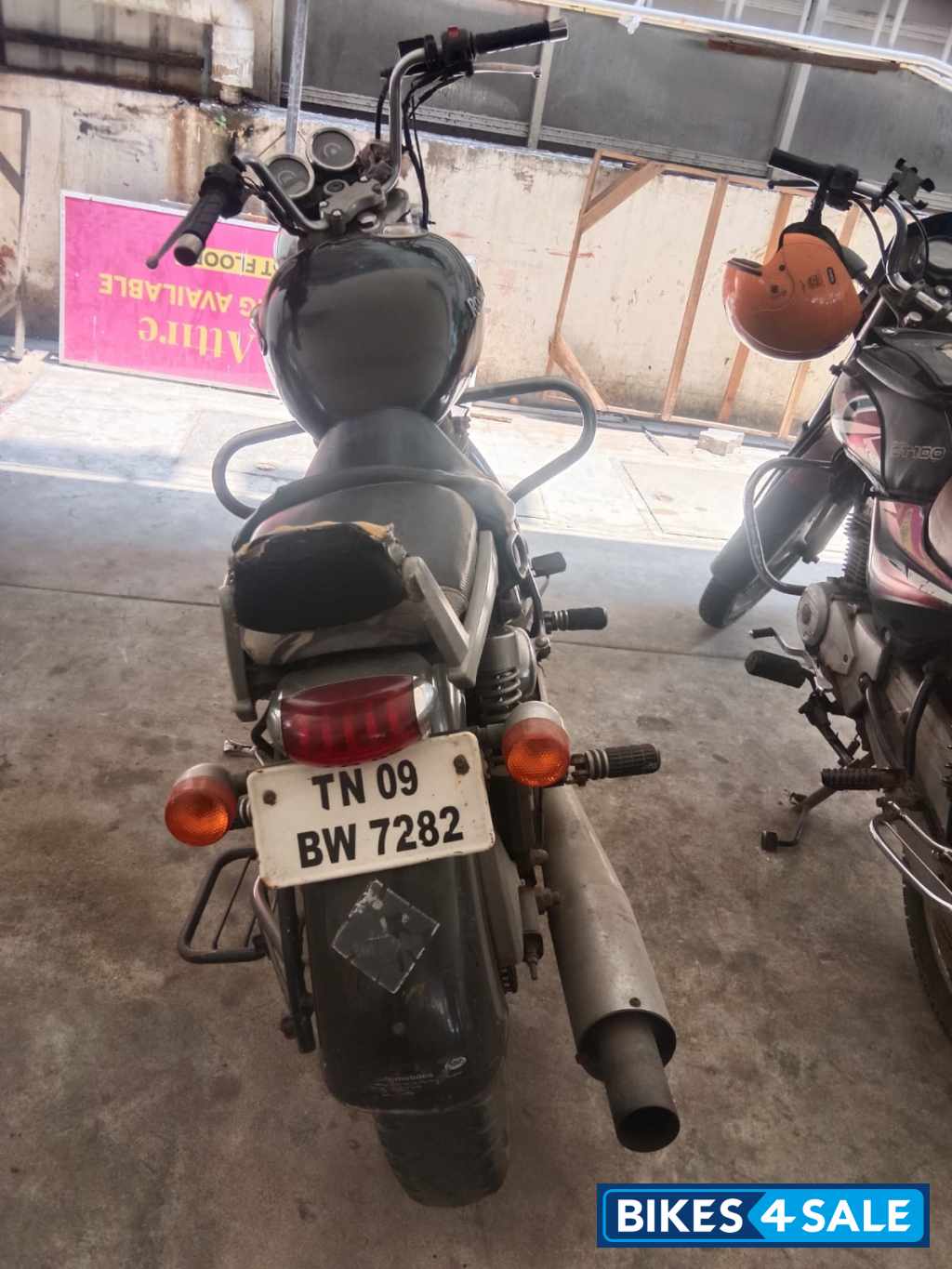 Metallic Grey Royal Enfield Thunderbird 350 Metallic Grey Royal Enfield Thunderbird 350