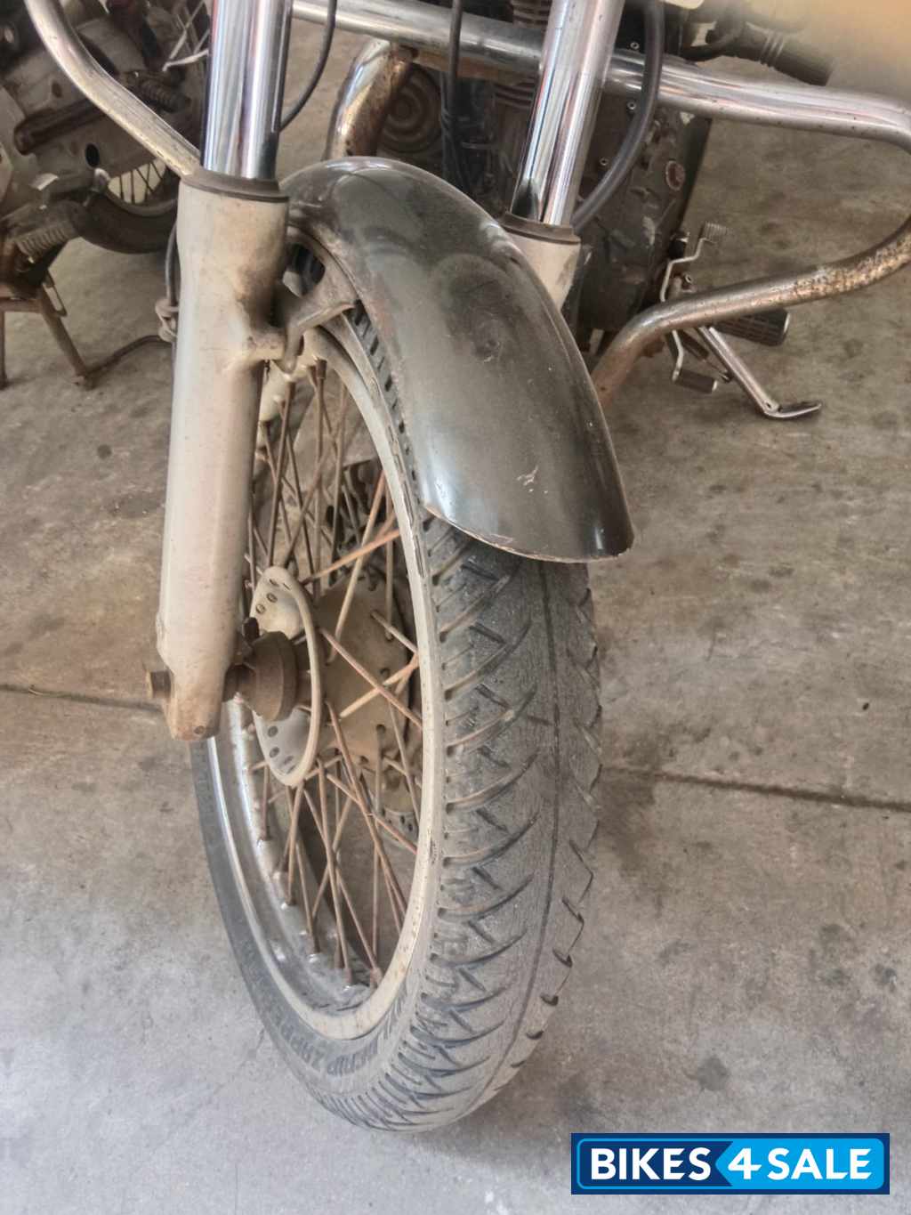 Metallic Grey Royal Enfield Thunderbird 350 Metallic Grey Royal Enfield Thunderbird 350