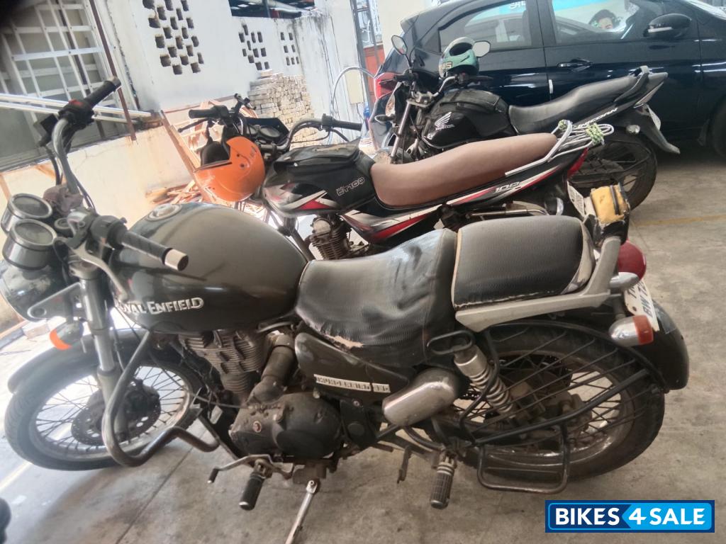 Metallic Grey Royal Enfield Thunderbird 350 Metallic Grey Royal Enfield Thunderbird 350