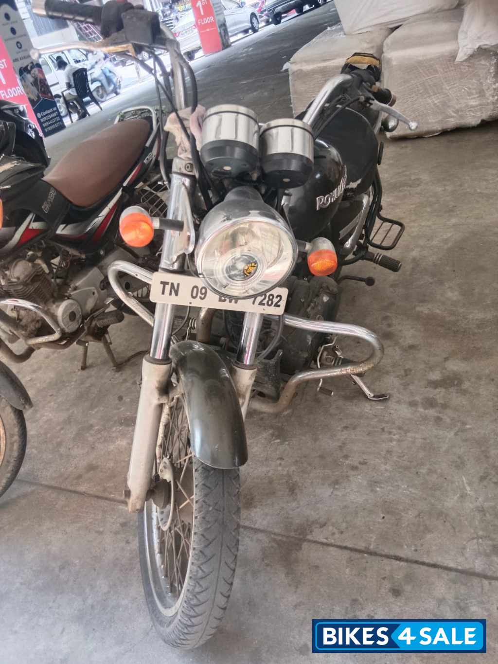 Metallic Grey Royal Enfield Thunderbird 350 Metallic Grey Royal Enfield Thunderbird 350