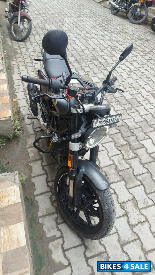 Husqvarna Svartpilen 250