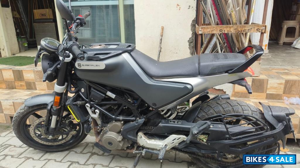 Husqvarna Svartpilen 250