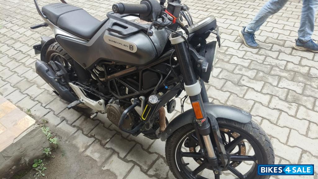 Husqvarna Svartpilen 250