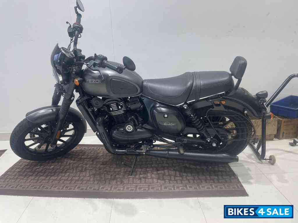 Yezdi Roadster Dark