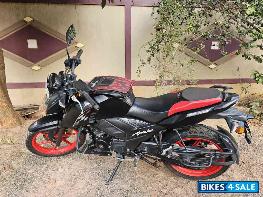 Matte Black TVS Apache RTR 160 4V Special Edition