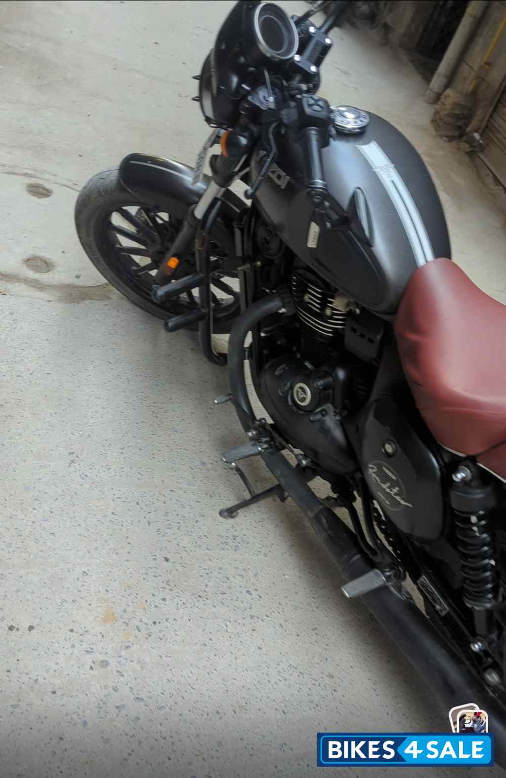Yezdi Roadster Dark