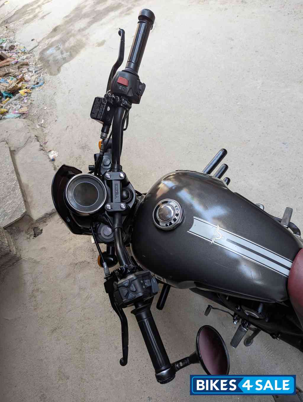 Yezdi Roadster Dark