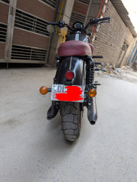 Yezdi Roadster Dark