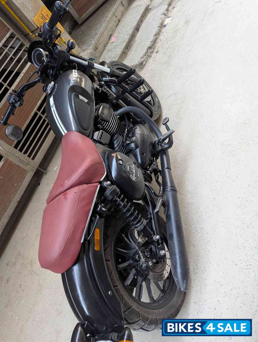 Yezdi Roadster Dark