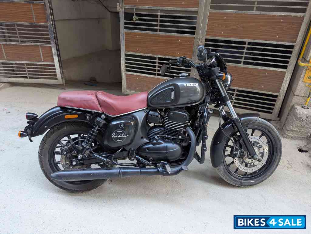 Yezdi Roadster Dark