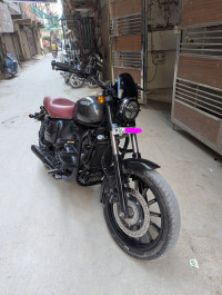 Yezdi Roadster Dark