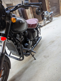 Yezdi Roadster Dark