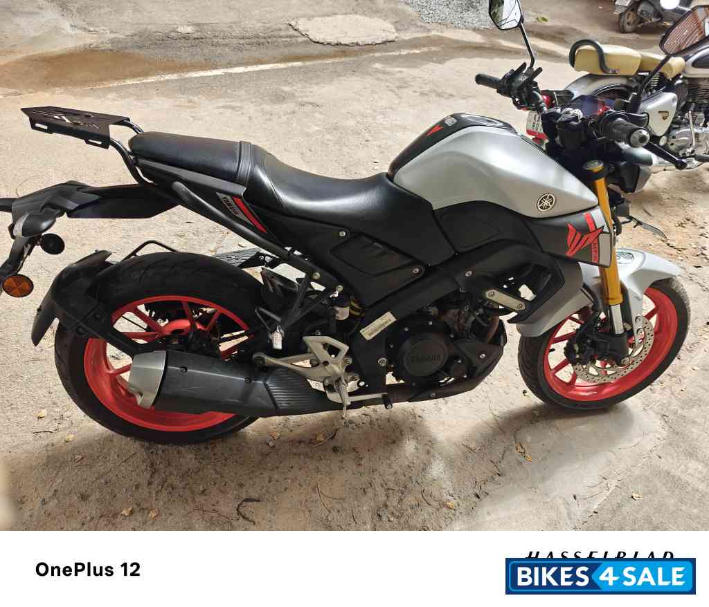 Ice Fluo Vermillion Yamaha MT-15