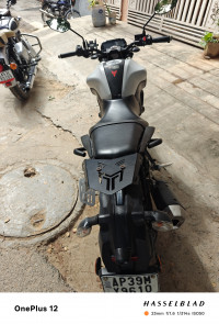Ice Fluo Vermillion Yamaha MT-15