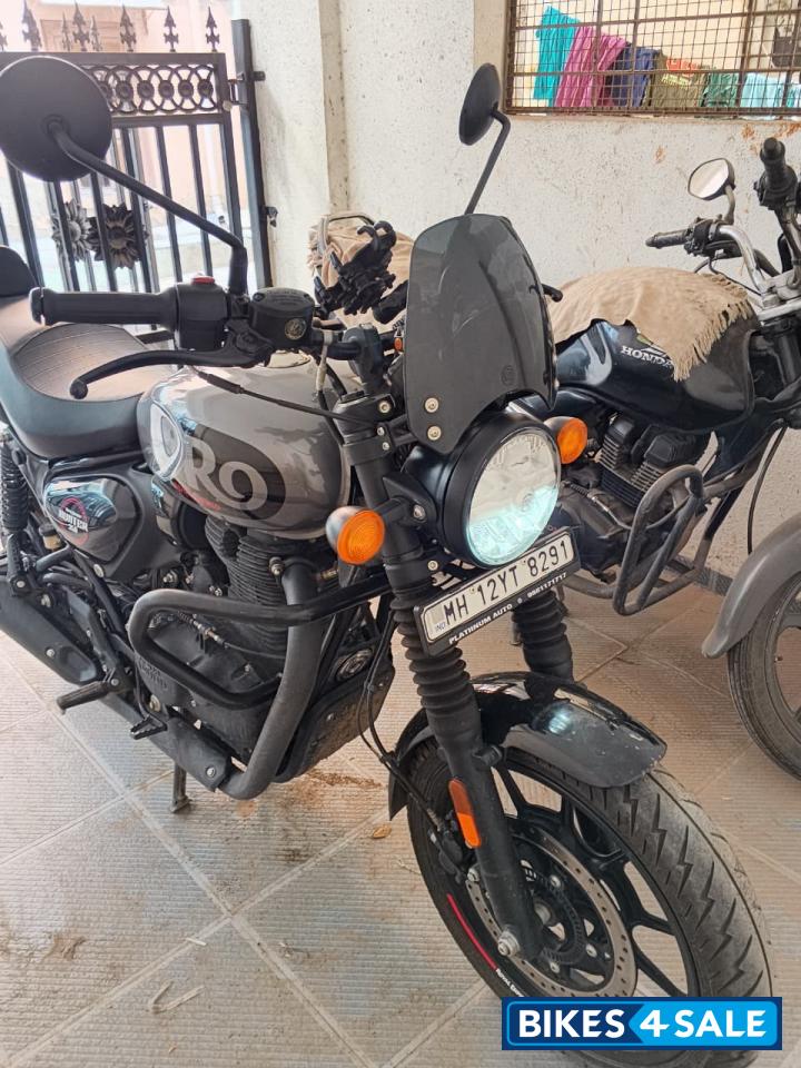 Dappered Gray Royal Enfield Hunter 350 2025