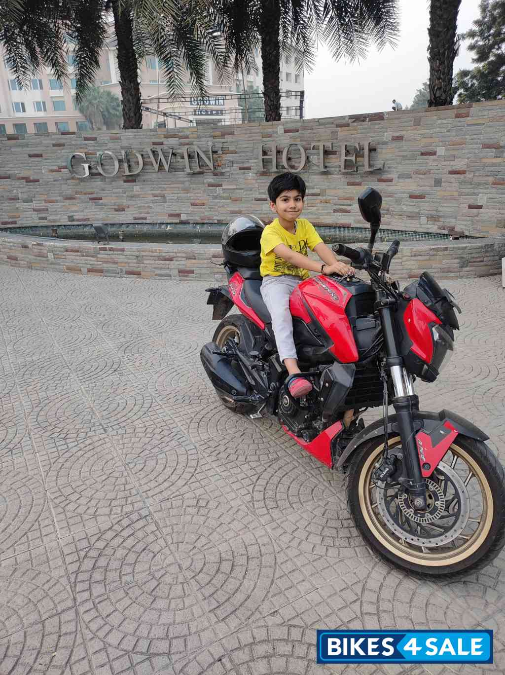 Bajaj Dominar 400 ABS BS6