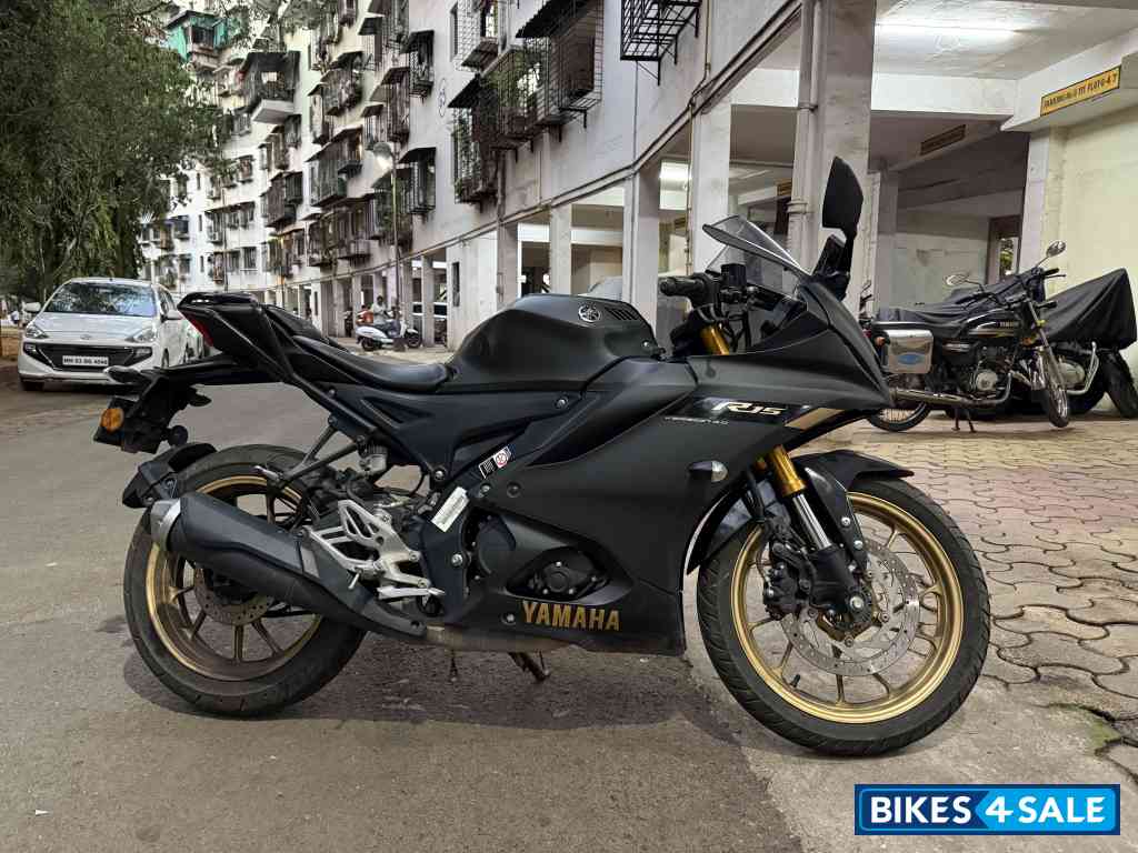 Yamaha R15 V4