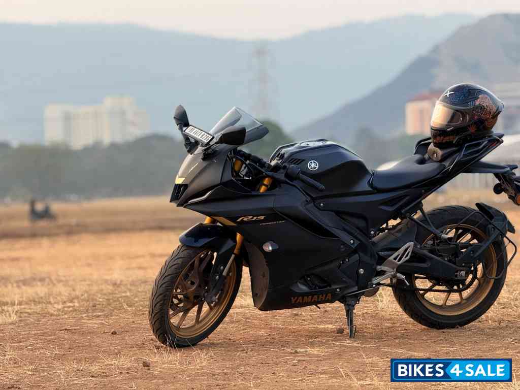 Yamaha R15 V4