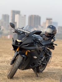 Yamaha R15 V4