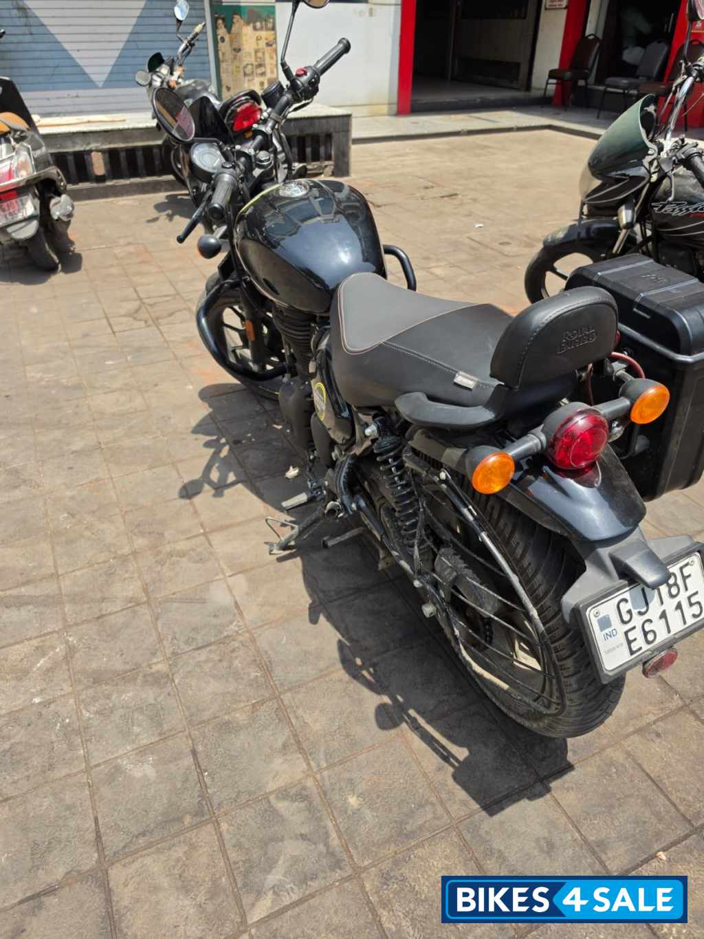 Rebal Black Royal Enfield Hunter 350 2025 Rebal Black Royal Enfield Hunter 350 2025