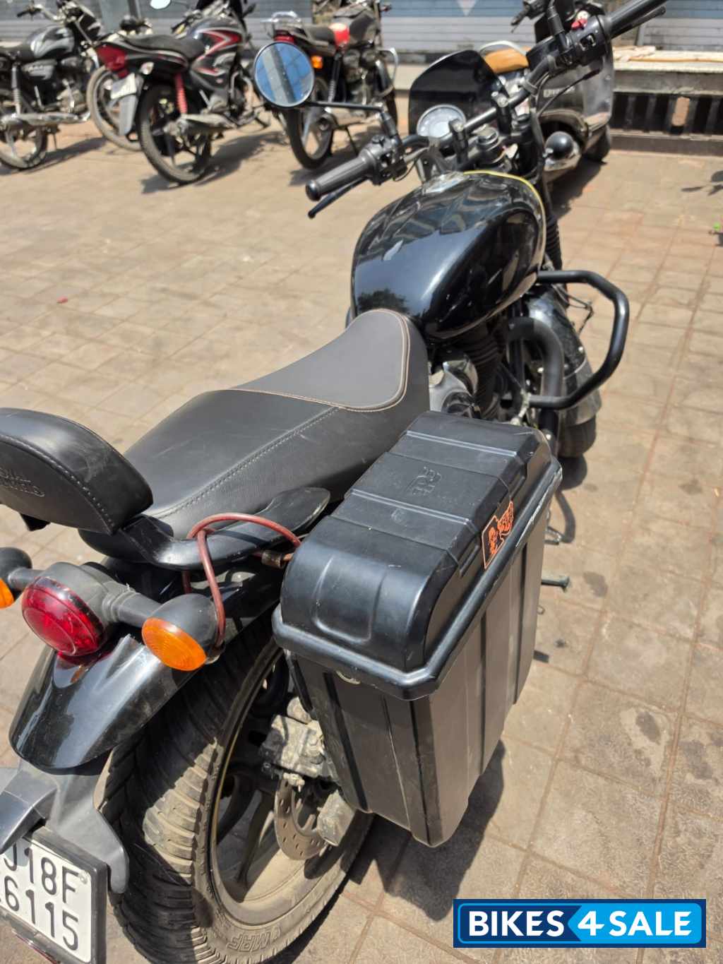 Rebal Black Royal Enfield Hunter 350 2025 Rebal Black Royal Enfield Hunter 350 2025