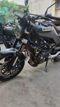 Husqvarna Svartpilen 250