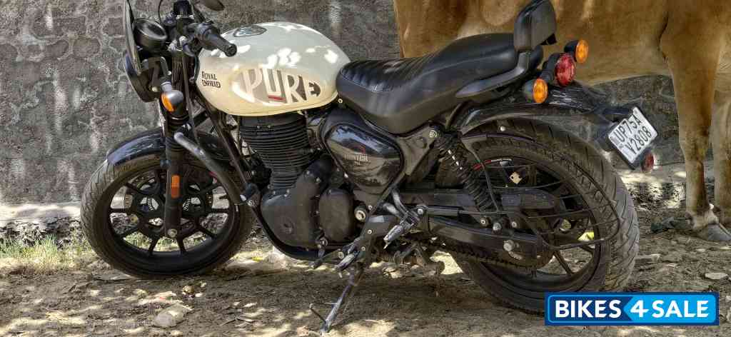 White Royal Enfield Hunter 350 Retro