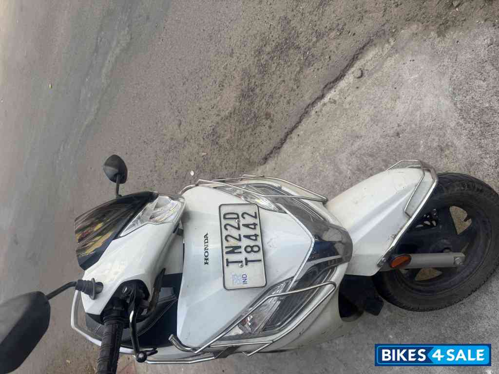 Pearl Precious White Honda Activa 125