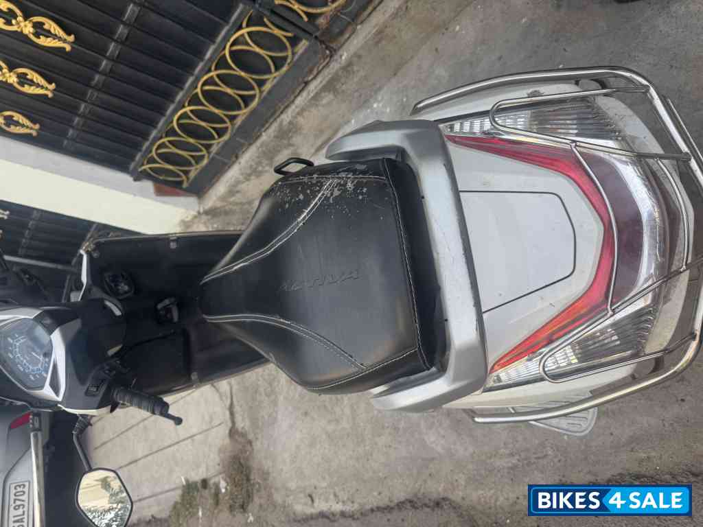Pearl Precious White Honda Activa 125