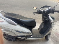 Pearl Precious White Honda Activa 125