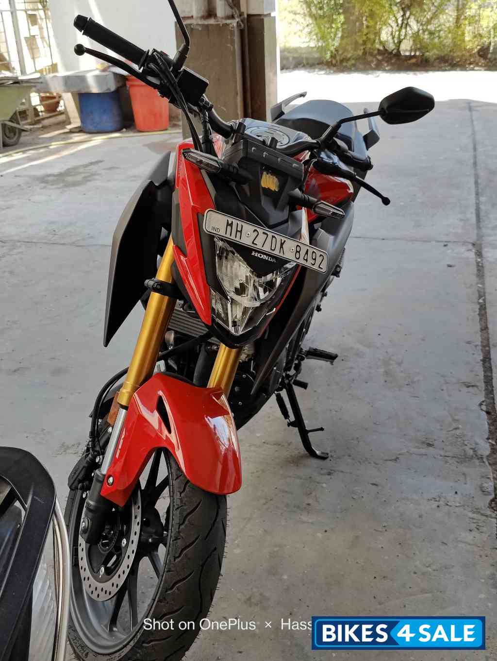 Red Honda CB300F Deluxe Red Honda CB300F Deluxe