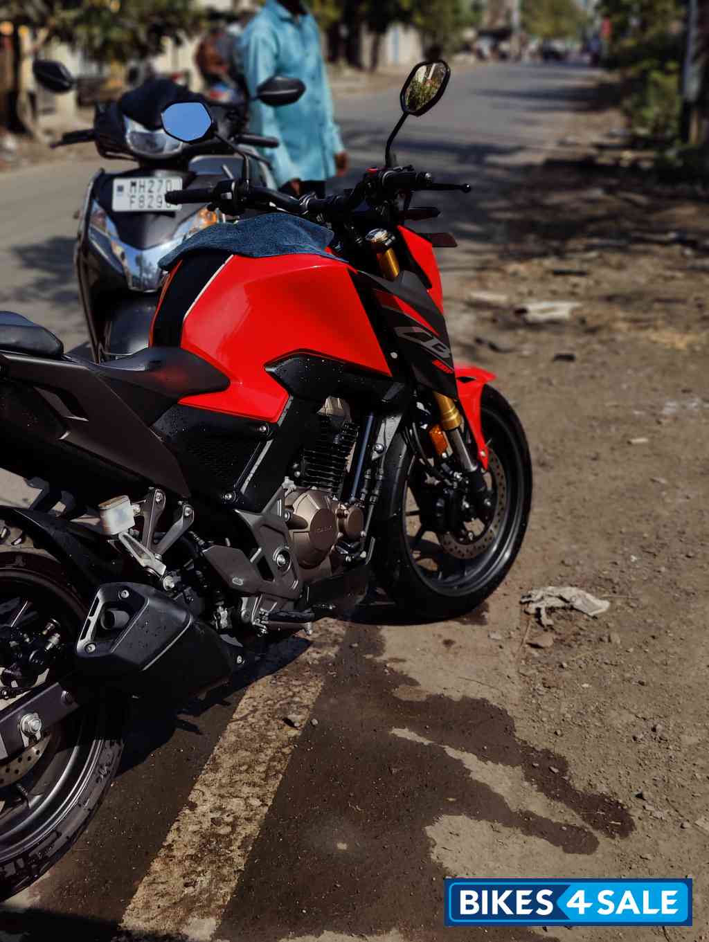 Red Honda CB300F Deluxe Red Honda CB300F Deluxe