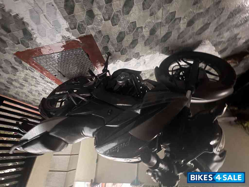 Black Bajaj Pulsar NS200 Black Bajaj Pulsar NS200