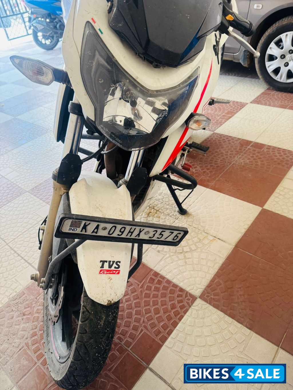 TVS Apache RTR 200 4V