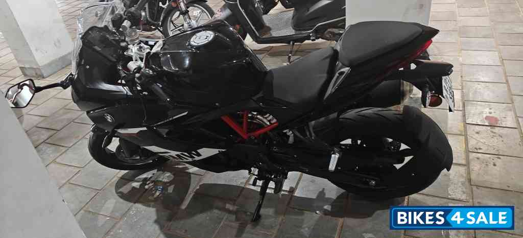 Black BMW G 310 RR Black BMW G 310 RR