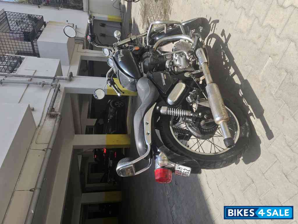 Black Royal Enfield Thunderbird TwinSpark 350
